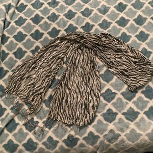 One size unbranded metallic fringed black and white zebra print scarf